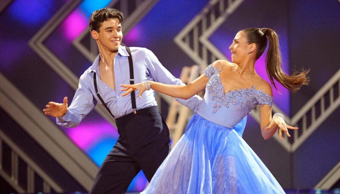 Diego Pooth und Ekaterina Leonova tanzen Quickstep.

+++ Die Verwendung des sendungsbezogenen Materials ist nur mit dem Hinweis und Verlinkung auf RTL+ gestattet. +++