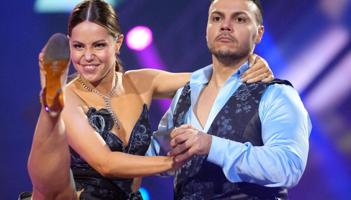 Osan Yaran und Christina Hänni tanzen Tango.

+++ Die Verwendung des sendungsbezogenen Materials ist nur mit dem Hinweis und Verlinkung auf RTL+ gestattet. +++