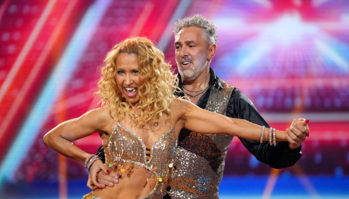 Roland Trettl und Kathrin Menzinger tanzen Cha Cha Cha.

+++ Die Verwendung des sendungsbezogenen Materials ist nur mit dem Hinweis und Verlinkung auf RTL+ gestattet. +++