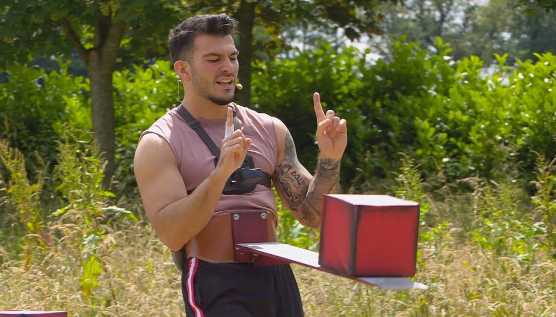 Maki beim Spiel

+++ Die Verwendung des sendungsbezogenen Materials ist nur mit dem Hinweis und Verlinkung auf RTL+ gestattet. +++