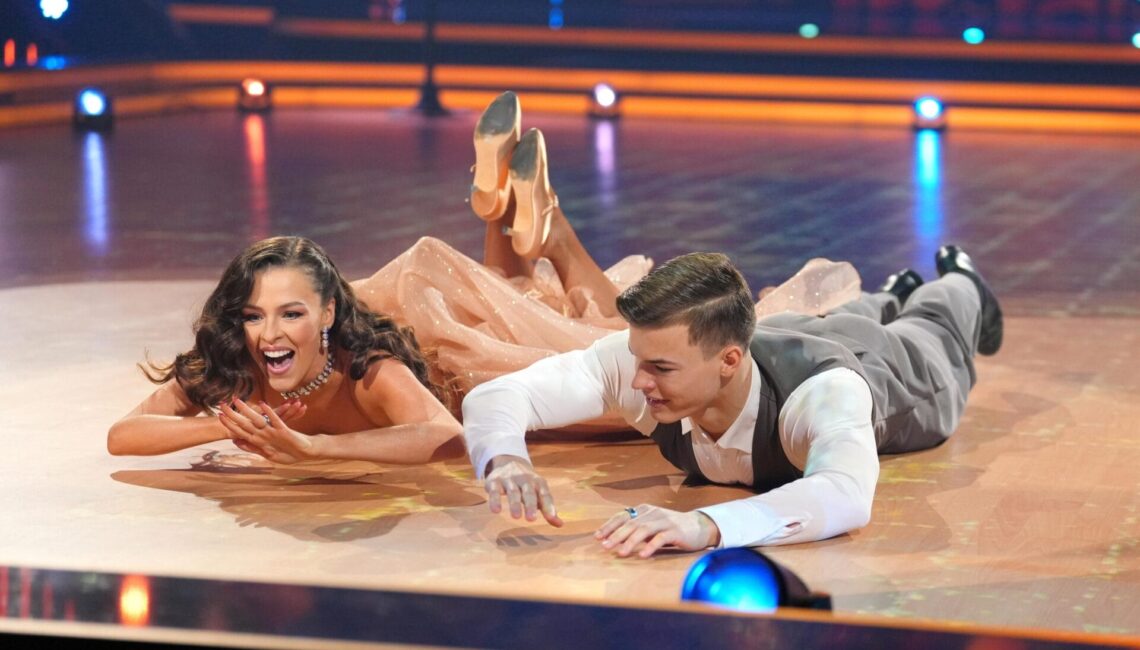 Taliso Engel und Patricija Ionel tanzen Quickstep.

+++ Die Verwendung des sendungsbezogenen Materials ist nur mit dem Hinweis und Verlinkung auf RTL+ gestattet. +++