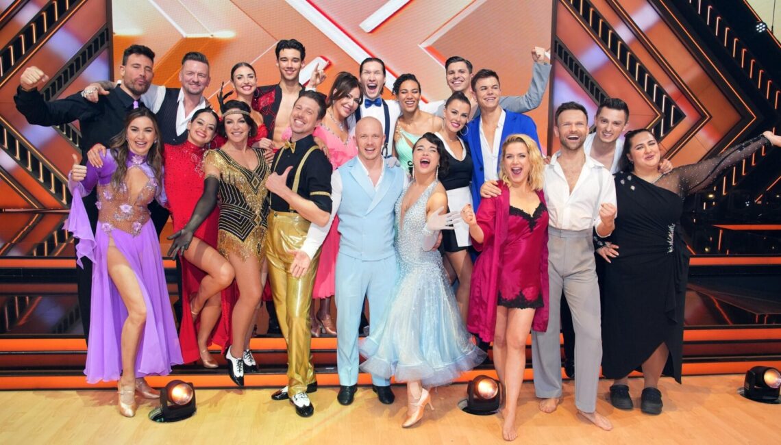 Diese Paare sind in der nächsten Show am 21. März 2025 wieder dabei. Krankheitsbedingt fehlen auf dem Foto Paola Maria mit ihrem Tanzpartner Massimo Sinató.

+++ Die Verwendung des sendungsbezogenen Materials ist nur mit dem Hinweis und Verlinkung auf RTL+ gestattet. +++