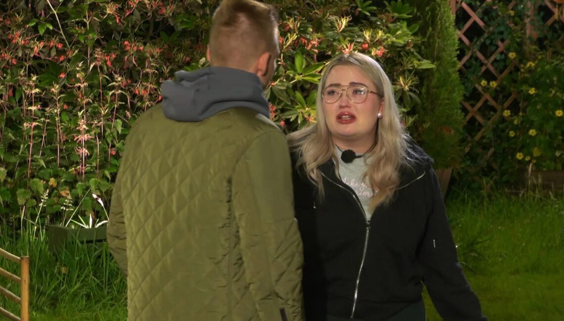 Tränen bei Sophie nach Stimmungsbaromenter Hendrik

+++ Die Verwendung des sendungsbezogenen Materials ist nur mit dem Hinweis und Verlinkung auf RTL+ gestattet. +++