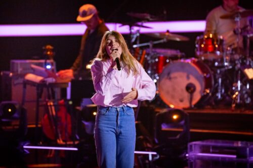 Titel: The Voice Kids;
Staffel: 13;
Person: Leonie;
Copyright: Joyn/Claudius Pflug;
Fotograf: Claudius Pflug;
Bildredakteur: Elisa Taupert;
Dateiname: 3108653.jpg;
Rechtehinweis: Dieses Bild darf honorarfrei für redaktionelle Zwecke und nur im Rahmen der Programmankündigung verwendet werden. Andere Veröffentlichungen sind nur nach Rücksprache und ausdrücklicher Genehmigung der Seven.One Entertainment Group GmbH möglich. Nicht für EPG! Verwendung nur mit vollständigem Copyrightvermerk. Das Foto darf nicht verändert, bearbeitet und nur im Ganzen verwendet werden. Es darf nicht archiviert werden. Es darf nicht an Dritte weitergeleitet werden. Aneinanderreihung/Zusammenlegung/Kopplung von Bildern zum Zweck der Erstellung von Slide-Shows o.ä. nicht gestattet; Verbindung/Einfügen/Anfügen von Werbung nicht gestattet. 
Bei Fragen: foto@seven.one
Voraussetzung für die Verwendung dieser Programmdaten ist die Zustimmung zu den Allgemeinen Geschäftsbedingungen der Presselounges der Sender der Seven.One Entertainment Group GmbH.