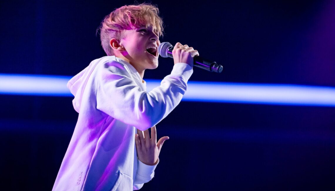 Titel: The Voice Kids;
Staffel: 13;
Person: Neo;
Copyright: Joyn/Claudius Pflug;
Fotograf: Claudius Pflug;
Bildredakteur: Elisa Taupert;
Dateiname: 3108769.jpg;
Rechtehinweis: Dieses Bild darf honorarfrei für redaktionelle Zwecke und nur im Rahmen der Programmankündigung verwendet werden. Andere Veröffentlichungen sind nur nach Rücksprache und ausdrücklicher Genehmigung der Seven.One Entertainment Group GmbH möglich. Nicht für EPG! Verwendung nur mit vollständigem Copyrightvermerk. Das Foto darf nicht verändert, bearbeitet und nur im Ganzen verwendet werden. Es darf nicht archiviert werden. Es darf nicht an Dritte weitergeleitet werden. Aneinanderreihung/Zusammenlegung/Kopplung von Bildern zum Zweck der Erstellung von Slide-Shows o.ä. nicht gestattet; Verbindung/Einfügen/Anfügen von Werbung nicht gestattet. 
Bei Fragen: foto@seven.one
Voraussetzung für die Verwendung dieser Programmdaten ist die Zustimmung zu den Allgemeinen Geschäftsbedingungen der Presselounges der Sender der Seven.One Entertainment Group GmbH.