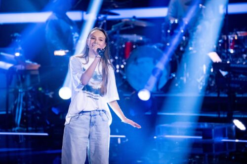 Titel: The Voice Kids;
Staffel: 13;
Person: Greta;
Copyright: Joyn/Claudius Pflug;
Fotograf: Claudius Pflug;
Bildredakteur: Elisa Taupert;
Dateiname: 3118533.jpg;
Rechtehinweis: Dieses Bild darf honorarfrei für redaktionelle Zwecke und nur im Rahmen der Programmankündigung verwendet werden. Andere Veröffentlichungen sind nur nach Rücksprache und ausdrücklicher Genehmigung der Seven.One Entertainment Group GmbH möglich. Nicht für EPG! Verwendung nur mit vollständigem Copyrightvermerk. Das Foto darf nicht verändert, bearbeitet und nur im Ganzen verwendet werden. Es darf nicht archiviert werden. Es darf nicht an Dritte weitergeleitet werden. Aneinanderreihung/Zusammenlegung/Kopplung von Bildern zum Zweck der Erstellung von Slide-Shows o.ä. nicht gestattet; Verbindung/Einfügen/Anfügen von Werbung nicht gestattet. 
Bei Fragen: foto@seven.one
Voraussetzung für die Verwendung dieser Programmdaten ist die Zustimmung zu den Allgemeinen Geschäftsbedingungen der Presselounges der Sender der Seven.One Entertainment Group GmbH.