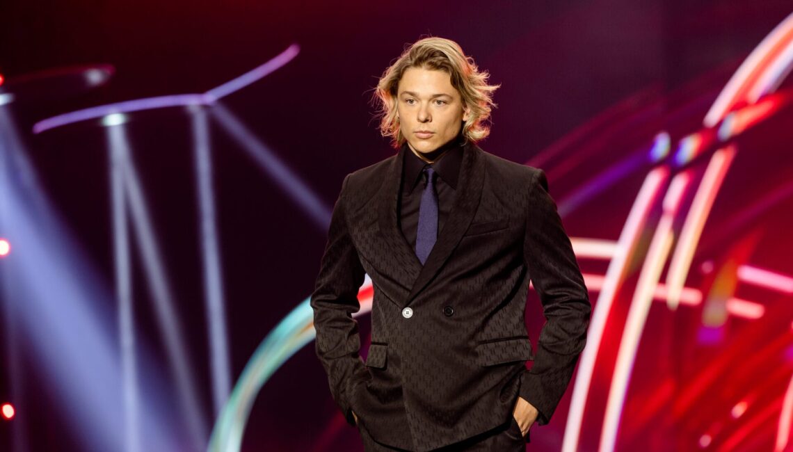 Titel: Germany's Next Topmodel - by Heidi Klum;
Staffel: 20;
Folge: 4;
Person: Chris;
Copyright: ProSieben/Nadine Rupp;
Fotograf: Nadine Rupp;
Dateiname: 3092382.jpg;
Rechtehinweis: Dieses Bild darf honorarfrei für redaktionelle Zwecke und nur im Rahmen der Programmankündigung verwendet werden. Andere Veröffentlichungen sind nur nach Rücksprache und ausdrücklicher Genehmigung der Seven.One Entertainment Group GmbH möglich. Nicht für EPG! Verwendung nur mit vollständigem Copyrightvermerk. Das Foto darf nicht verändert, bearbeitet und nur im Ganzen verwendet werden. Nicht für Cover! Es darf nicht archiviert werden. Es darf nicht an Dritte weitergeleitet werden. Aneinanderreihung/Zusammenlegung/Kopplung von Bildern zum Zweck der Erstellung von Slide-Shows o.ä. nicht gestattet; Verbindung/Einfügen/Anfügen von Werbung nicht gestattet. Das Bild kann KI generierte Elemente enthalten. 

Bei Fragen: foto@seven.one Voraussetzung für die Verwendung dieser Programmdaten ist die Zustimmung zu den Allgemeinen Geschäftsbedingungen der Presselounges der Sender der Seven.One Entertainment Group GmbH.
