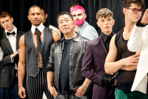 Titel: Germany's Next Topmodel - by Heidi Klum;
Staffel: 20;
Folge: 4;
Person: Ray; Hun Kim; Felix F.; Jannik;
Copyright: ProSieben/Nadine Rupp;
Fotograf: Nadine Rupp;
Dateiname: 3134153.jpg;
Rechtehinweis: Dieses Bild darf honorarfrei für redaktionelle Zwecke und nur im Rahmen der Programmankündigung verwendet werden. Andere Veröffentlichungen sind nur nach Rücksprache und ausdrücklicher Genehmigung der Seven.One Entertainment Group GmbH möglich. Nicht für EPG! Verwendung nur mit vollständigem Copyrightvermerk. Das Foto darf nicht verändert, bearbeitet und nur im Ganzen verwendet werden. Nicht für Cover! Es darf nicht archiviert werden. Es darf nicht an Dritte weitergeleitet werden. Aneinanderreihung/Zusammenlegung/Kopplung von Bildern zum Zweck der Erstellung von Slide-Shows o.ä. nicht gestattet; Verbindung/Einfügen/Anfügen von Werbung nicht gestattet. Das Bild kann KI generierte Elemente enthalten. 

Bei Fragen: foto@seven.one Voraussetzung für die Verwendung dieser Programmdaten ist die Zustimmung zu den Allgemeinen Geschäftsbedingungen der Presselounges der Sender der Seven.One Entertainment Group GmbH.